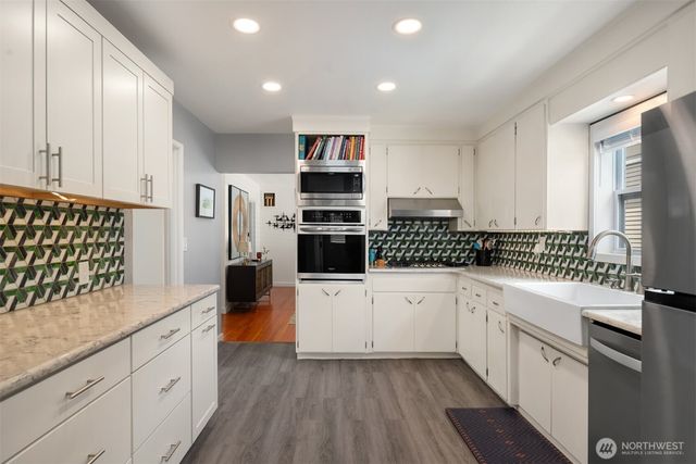 2418 Queen Anne Avenue N, Seattle, WA 98109