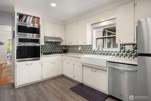 2418 Queen Anne Avenue N, Seattle, WA 98109