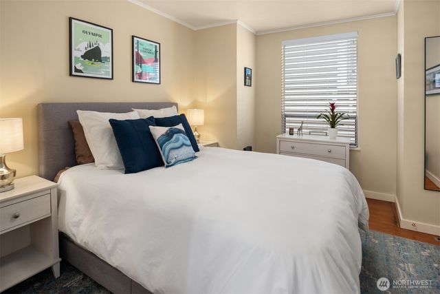 2418 Queen Anne Avenue N, Seattle, WA 98109