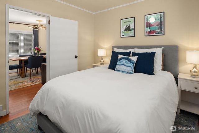 2418 Queen Anne Avenue N, Seattle, WA 98109