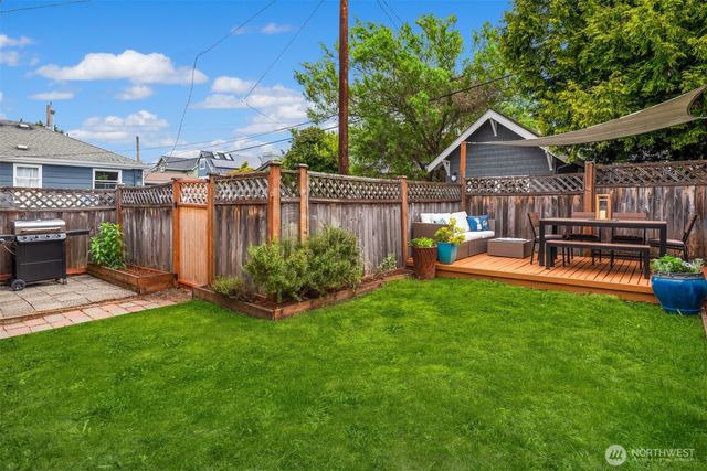 2418 Queen Anne Avenue N, Seattle, WA 98109