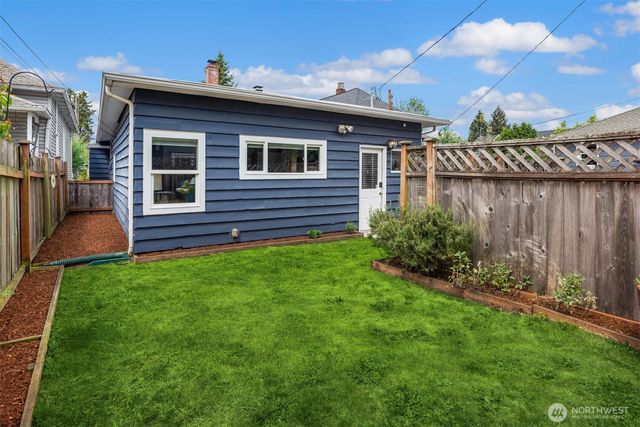 2418 Queen Anne Avenue N, Seattle, WA 98109