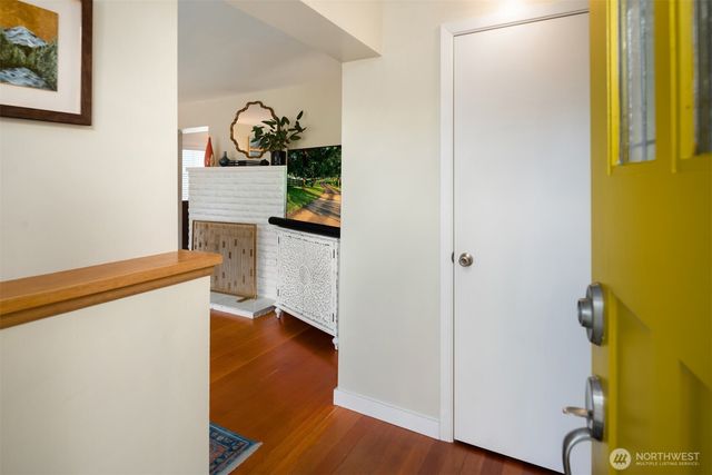 2418 Queen Anne Avenue N, Seattle, WA 98109
