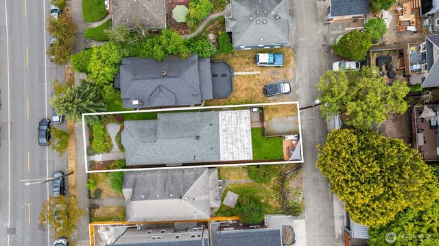 2418 Queen Anne Avenue N, Seattle, WA 98109