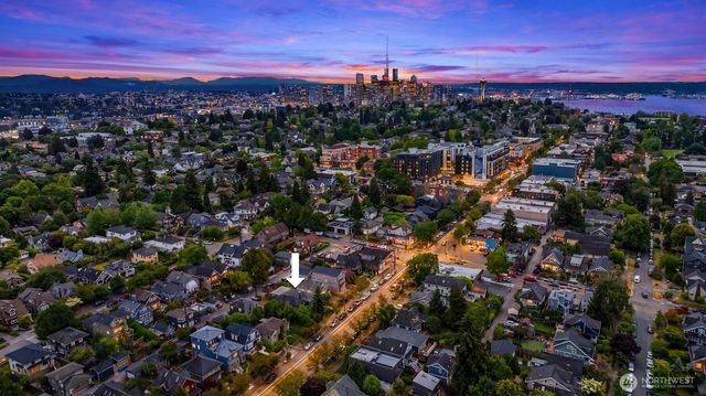 2418 Queen Anne Avenue N, Seattle, WA 98109