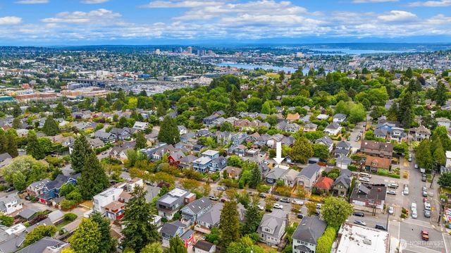 2418 Queen Anne Avenue N, Seattle, WA 98109
