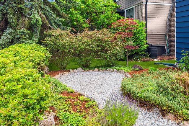 2418 Queen Anne Avenue N, Seattle, WA 98109