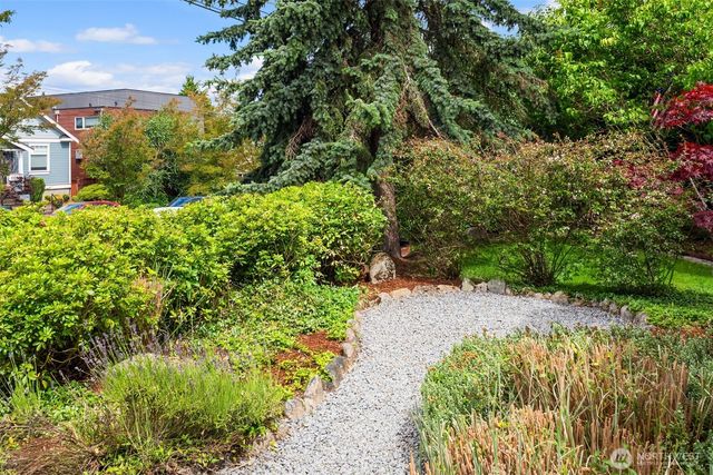 2418 Queen Anne Avenue N, Seattle, WA 98109