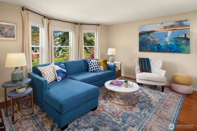 2418 Queen Anne Avenue N, Seattle, WA 98109