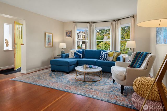 2418 Queen Anne Avenue N, Seattle, WA 98109
