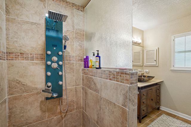 3607 FALLS CREEK DR, San Antonio, TX 78230