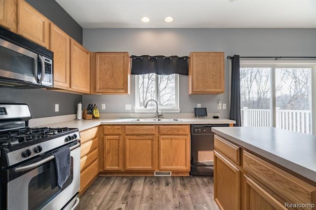 432 Otter Run Road, Holly, MI 48442