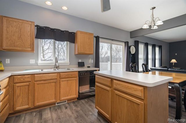 432 Otter Run Road, Holly, MI 48442