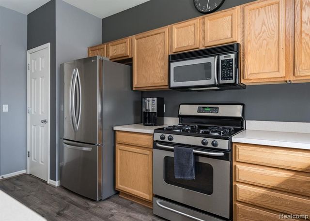 432 Otter Run Road, Holly, MI 48442