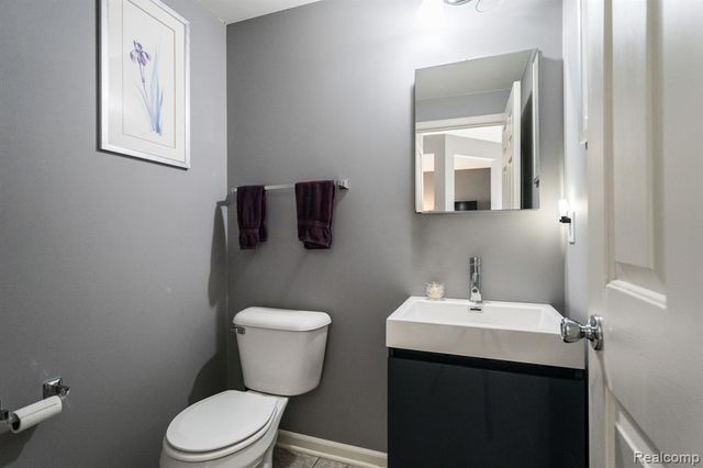 432 Otter Run Road, Holly, MI 48442