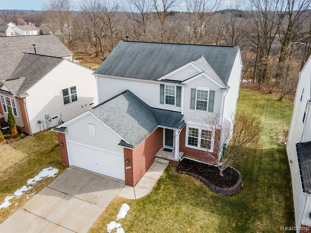 432 Otter Run Road, Holly, MI 48442