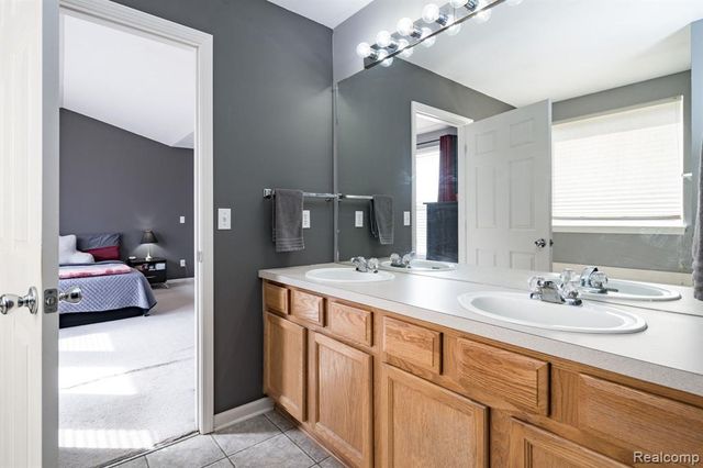 432 Otter Run Road, Holly, MI 48442