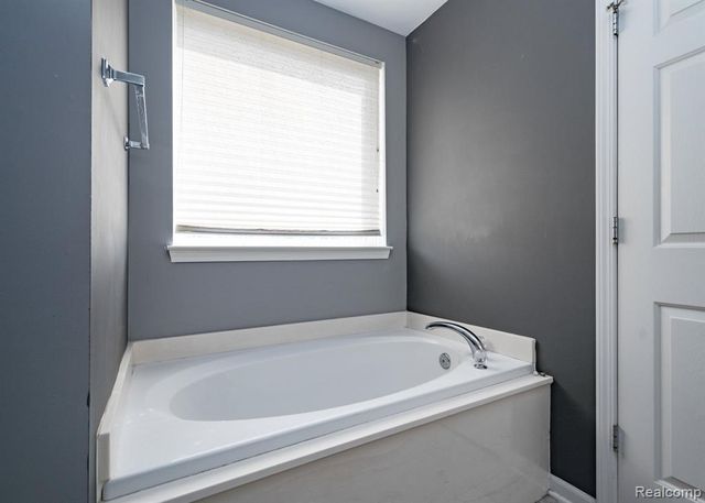 432 Otter Run Road, Holly, MI 48442