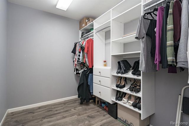 432 Otter Run Road, Holly, MI 48442