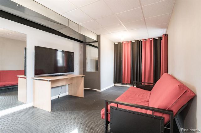 432 Otter Run Road, Holly, MI 48442