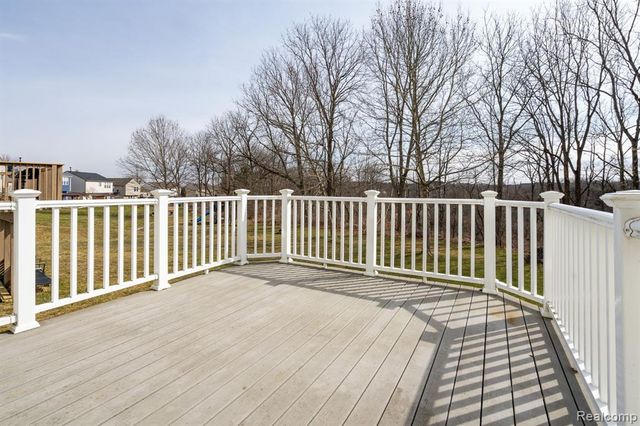 432 Otter Run Road, Holly, MI 48442