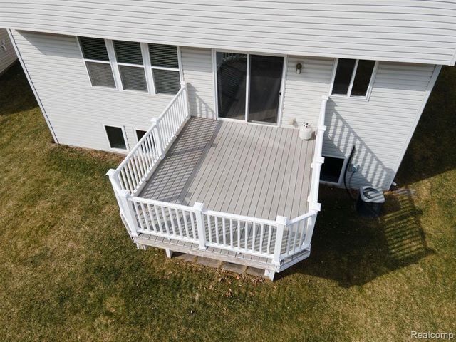 432 Otter Run Road, Holly, MI 48442