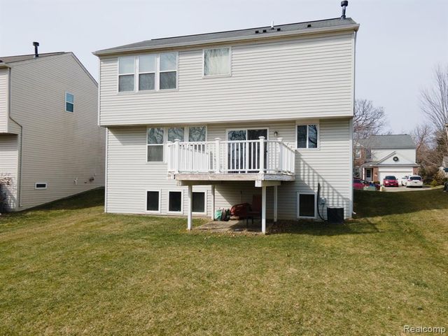 432 Otter Run Road, Holly, MI 48442