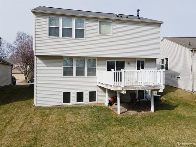 432 Otter Run Road, Holly, MI 48442