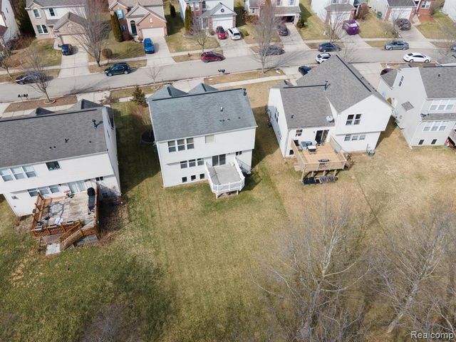 432 Otter Run Road, Holly, MI 48442