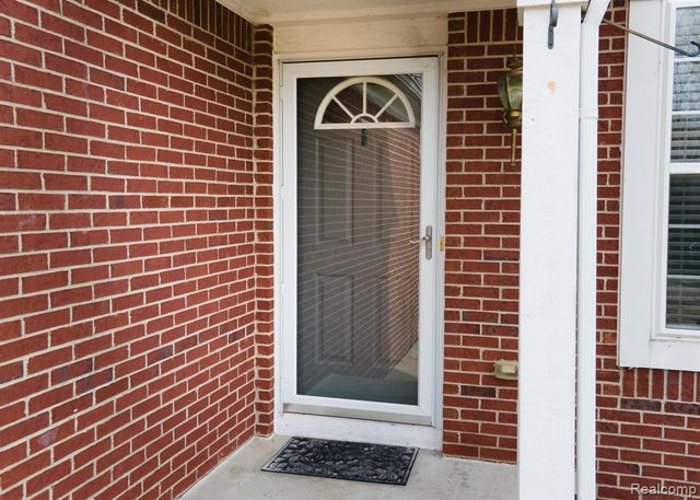 432 Otter Run Road, Holly, MI 48442