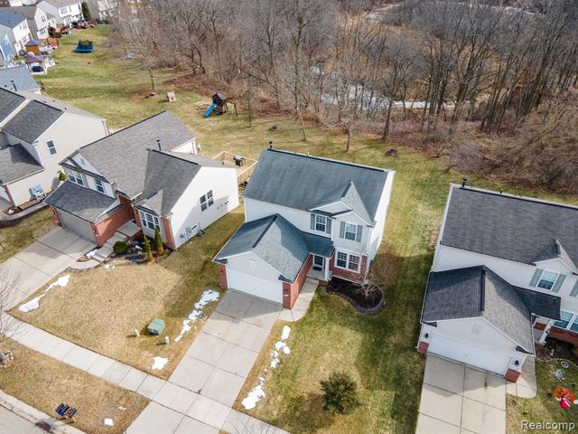 432 Otter Run Road, Holly, MI 48442