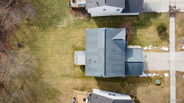 432 Otter Run Road, Holly, MI 48442