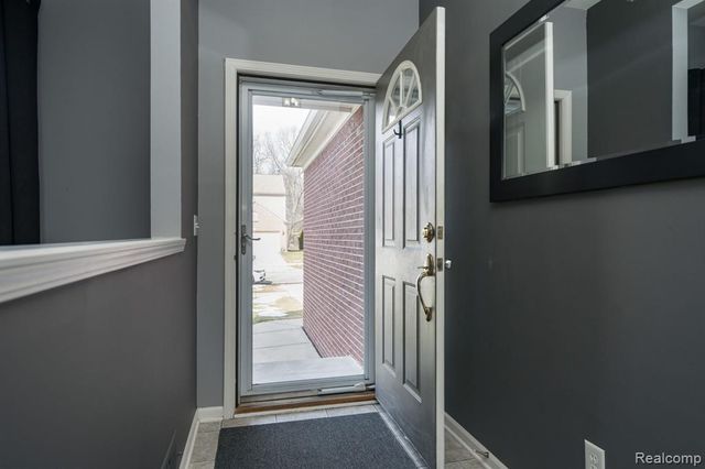 432 Otter Run Road, Holly, MI 48442