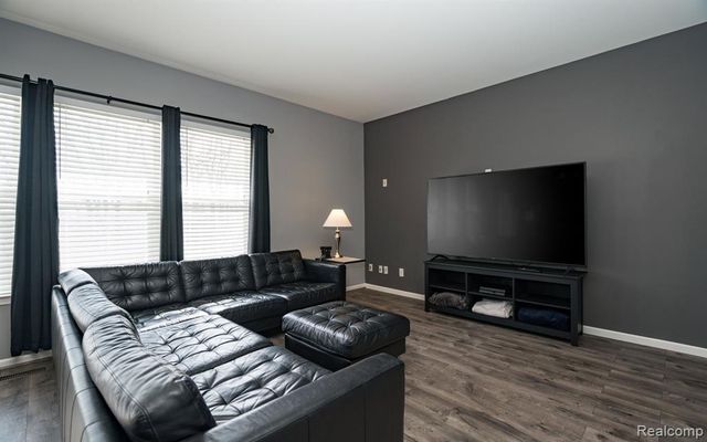 432 Otter Run Road, Holly, MI 48442