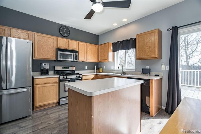 432 Otter Run Road, Holly, MI 48442