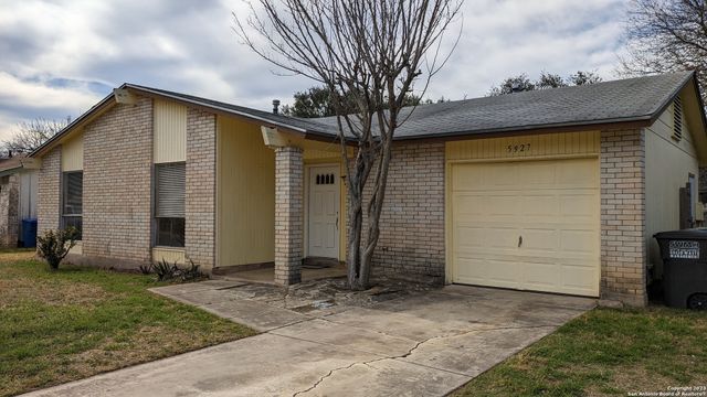 5927 CLIFF ROCK DR, San Antonio, TX 78250