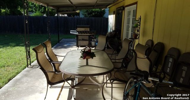 5927 CLIFF ROCK DR, San Antonio, TX 78250