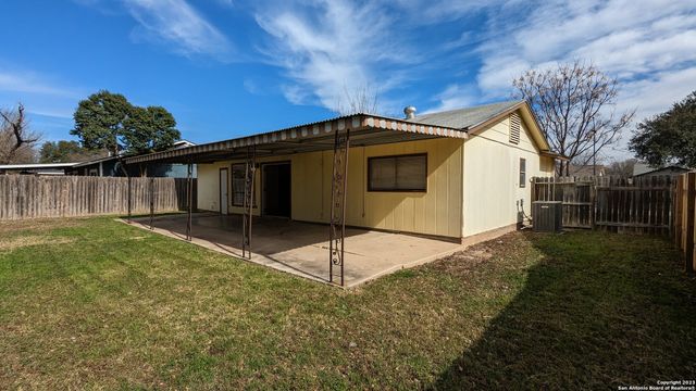 5927 CLIFF ROCK DR, San Antonio, TX 78250