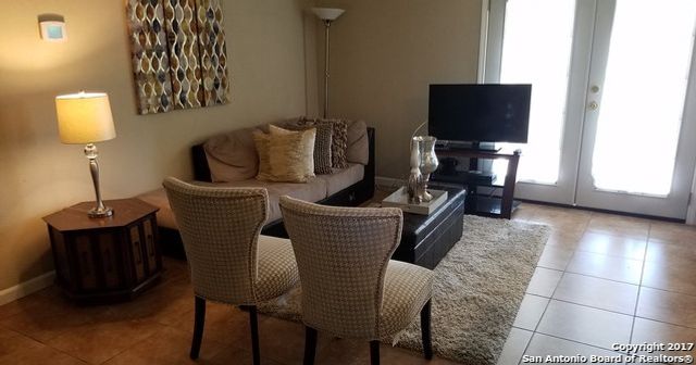 5927 CLIFF ROCK DR, San Antonio, TX 78250