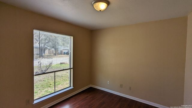 5927 CLIFF ROCK DR, San Antonio, TX 78250