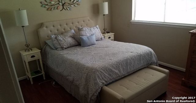 5927 CLIFF ROCK DR, San Antonio, TX 78250