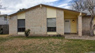 5927 CLIFF ROCK DR, San Antonio, TX 78250