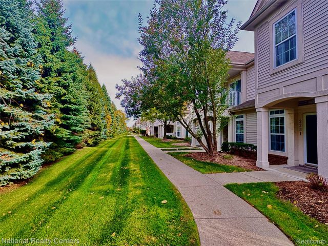 3201 Addington Drive, Commerce Charter Township, MI 48390