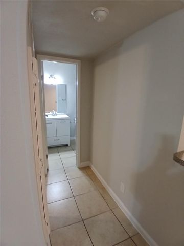 13151 Walden Road 211, Montgomery, TX 77356