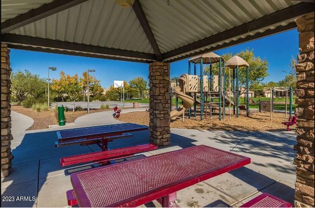 2823 E Questa Drive, Phoenix, AZ 85024