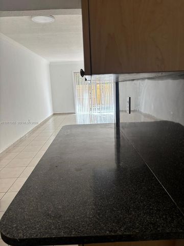 940 NE 170th St 120, North Miami Beach, FL 33162