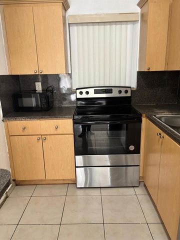 940 NE 170th St 120, North Miami Beach, FL 33162