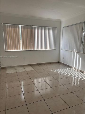 940 NE 170th St 120, North Miami Beach, FL 33162