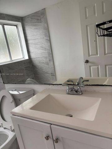 940 NE 170th St 120, North Miami Beach, FL 33162