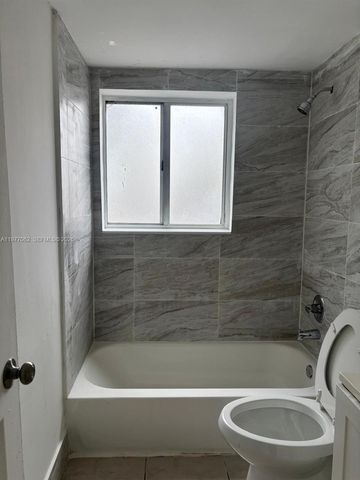 940 NE 170th St 120, North Miami Beach, FL 33162